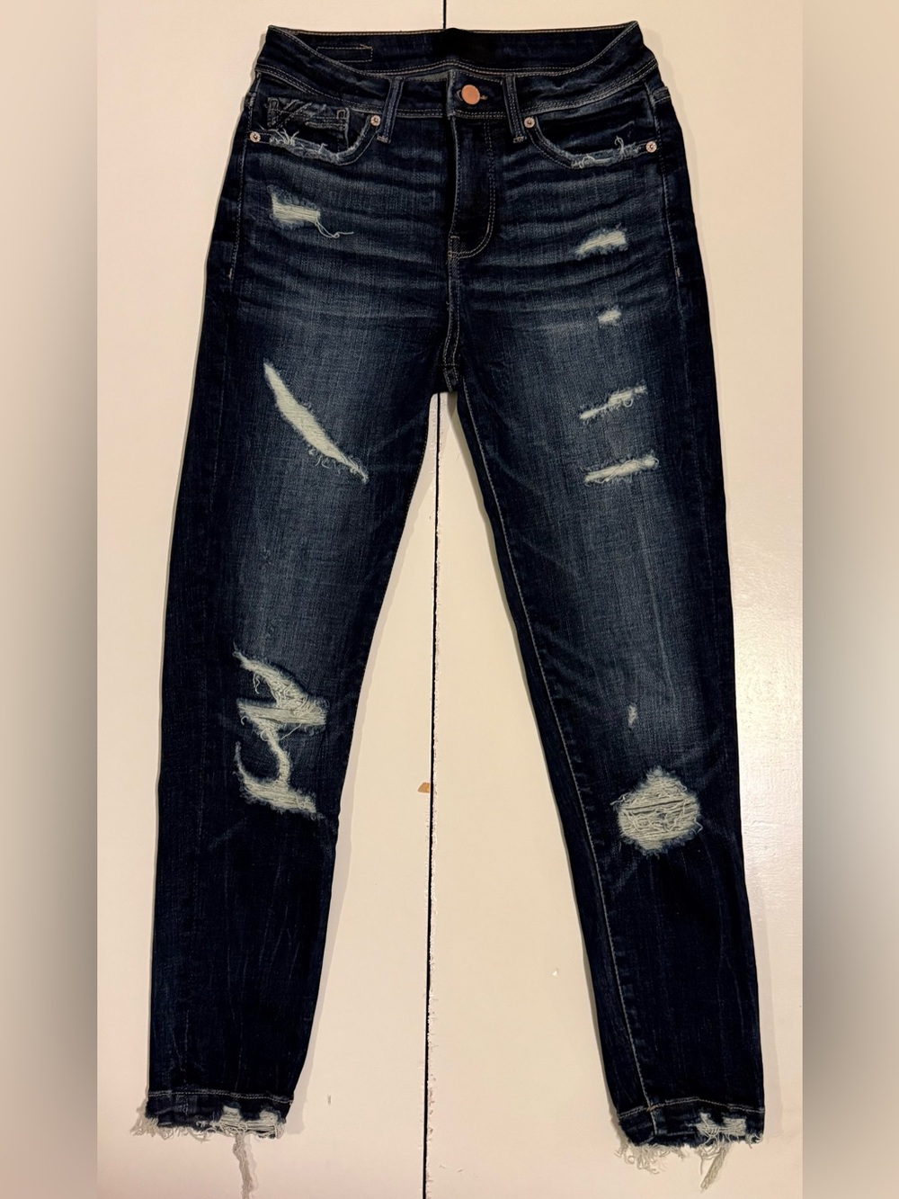 Buckle Black Dark Wash Distressed Jeans